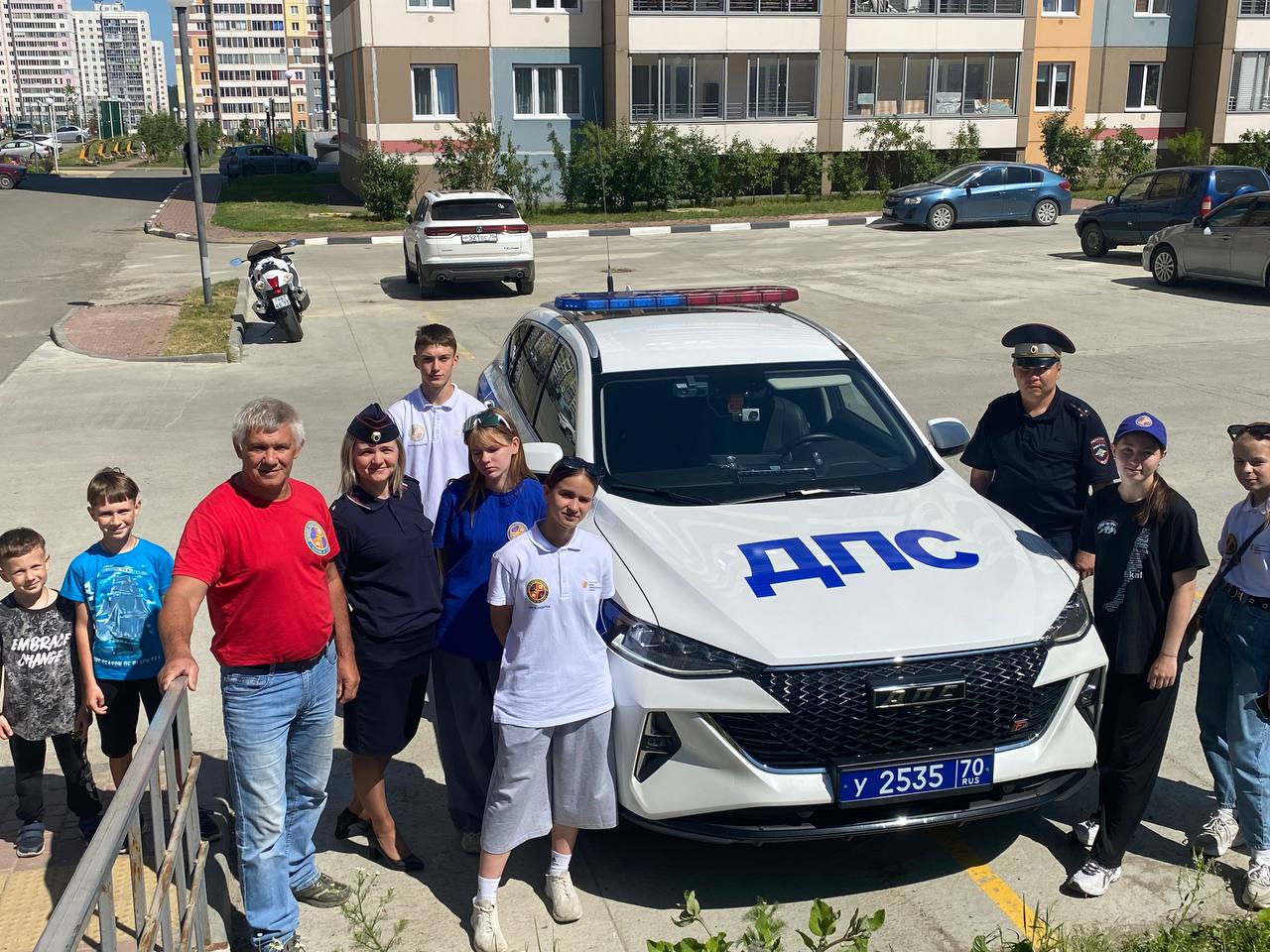 Госавтоинспекция по Томскому району совместно с представителями  Томского регионального отделения «Школа безопасности» провели профилактическое мероприятие «Знать, чтобы жить!».