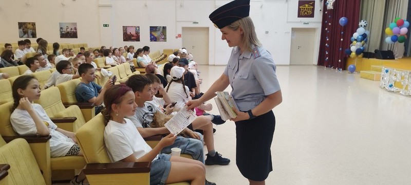 Автоинспекторы по Томскому району совместно с педагогами провели квиз по Правилам дорожного движения в пришкольном летнем лагере Губернаторского Светленского лицея села Кисловка..